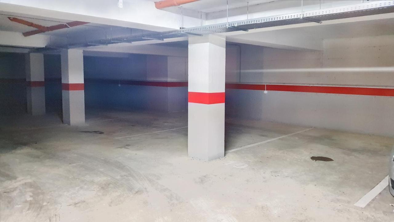 Cozy Penthouse In A New Business Building In City Center. Free Private Parking Lejlighed Cluj-Napoca Eksteriør billede